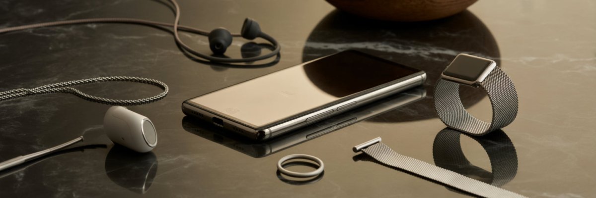 A Guide To Styling Tech As Modern Jewelry - COCOMII